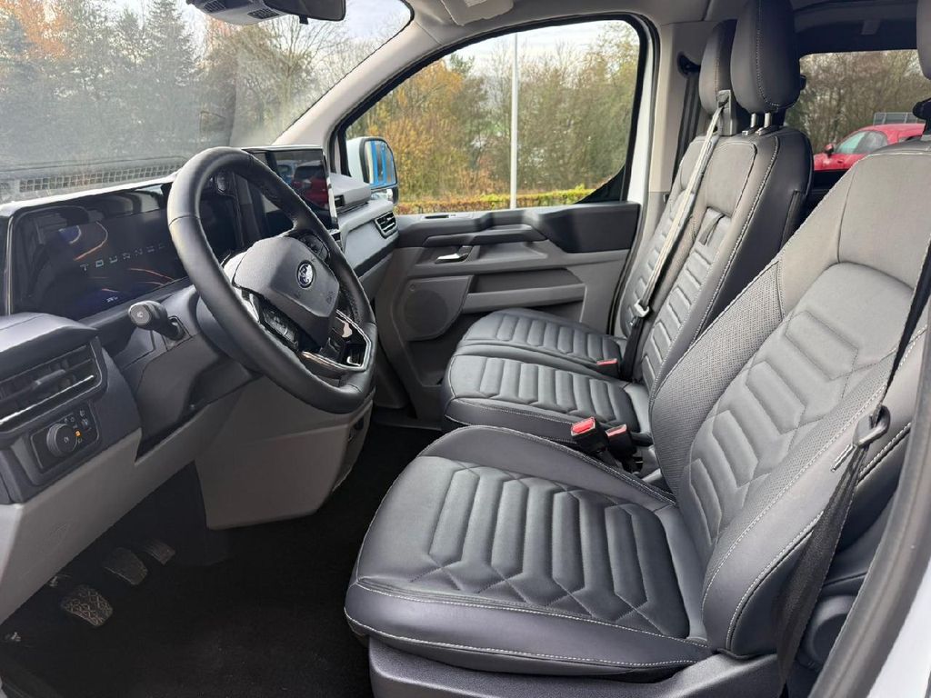 Ford Tourneo Custom 2025