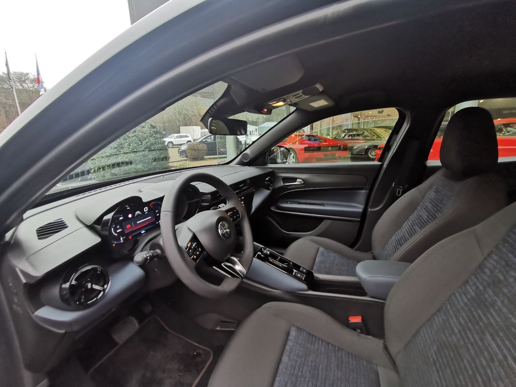 Alfa Romeo Junior 2025