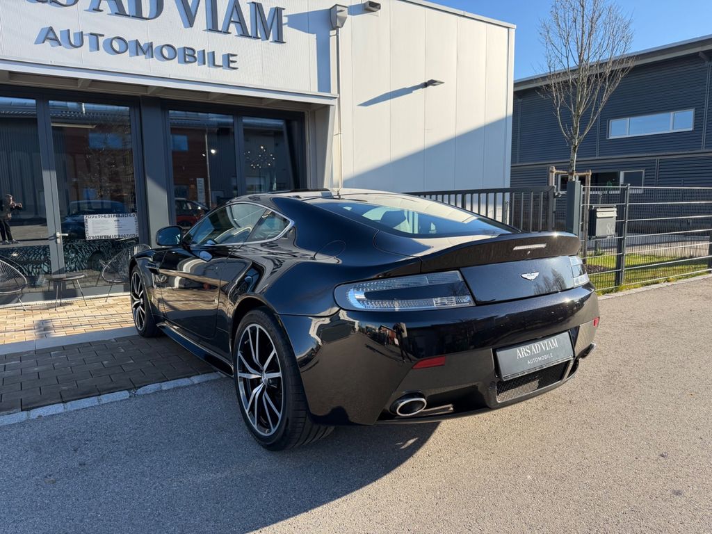 Aston Martin V8 Vantage 2015