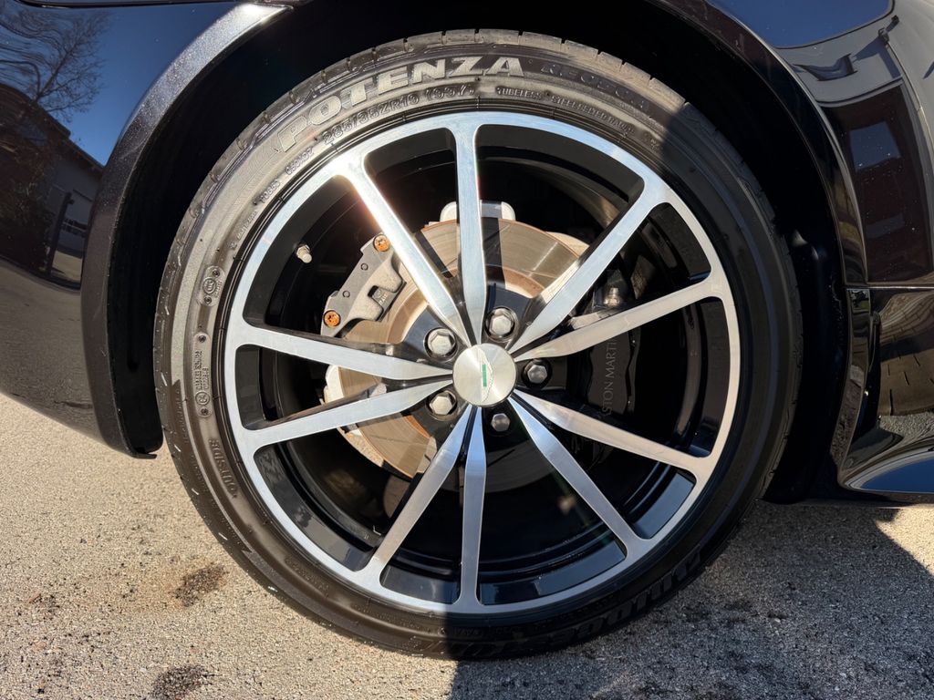 Aston Martin V8 Vantage 2015