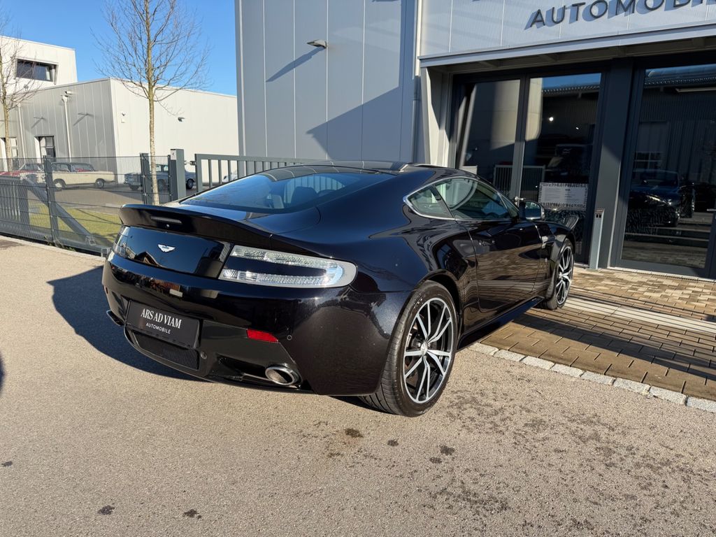 Aston Martin V8 Vantage 2015