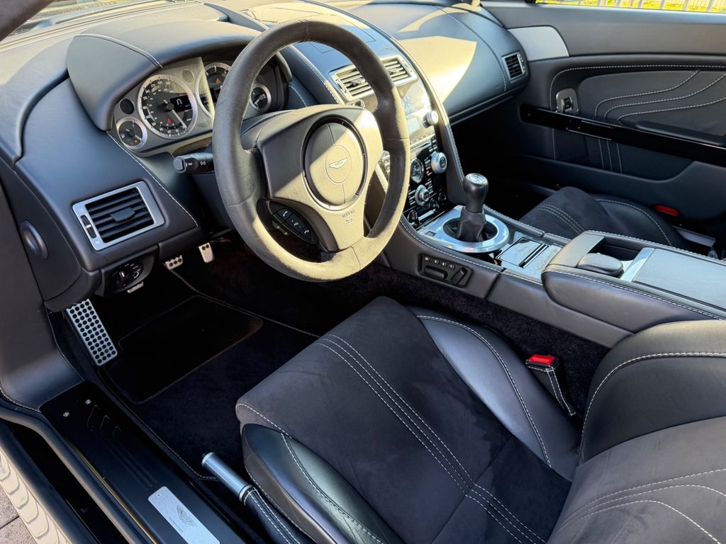 Aston Martin V8 Vantage 2015