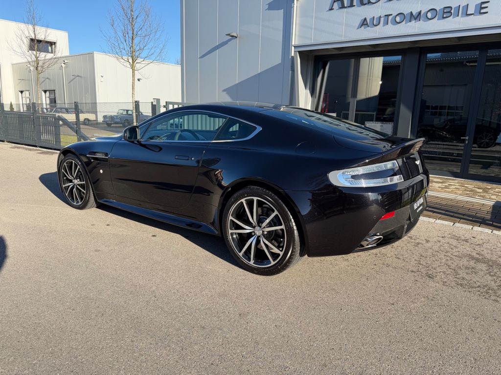 Aston Martin V8 Vantage 2015
