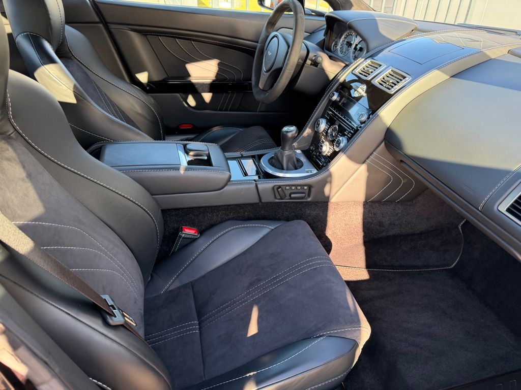 Aston Martin V8 Vantage 2015