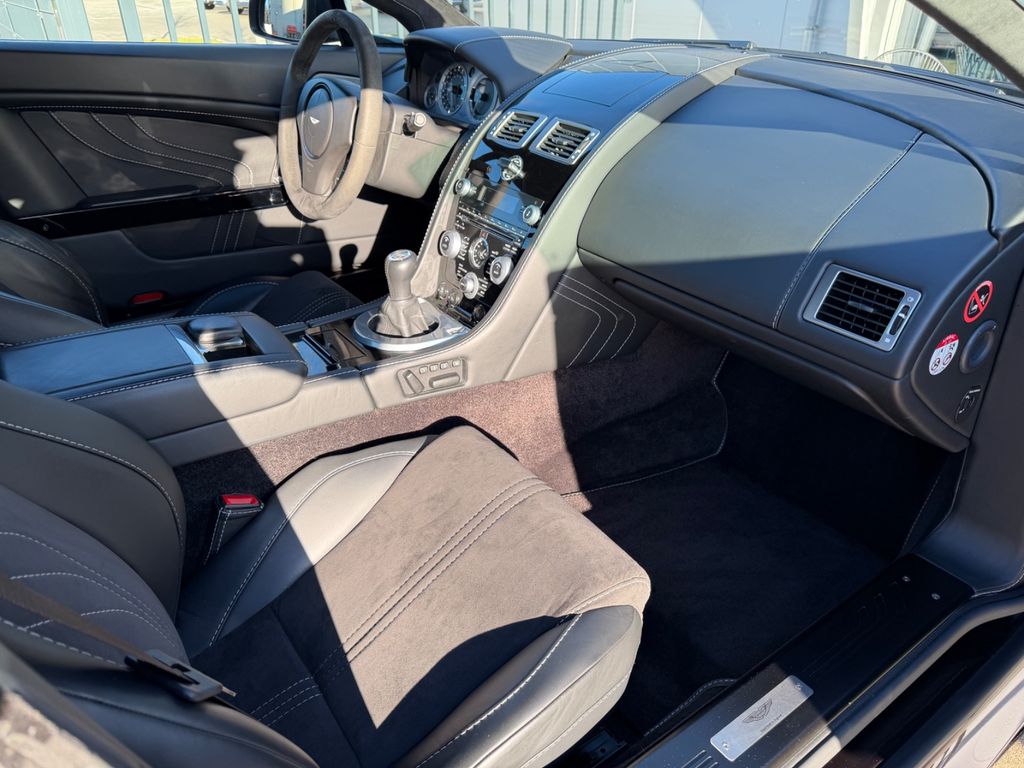 Aston Martin V8 Vantage 2015