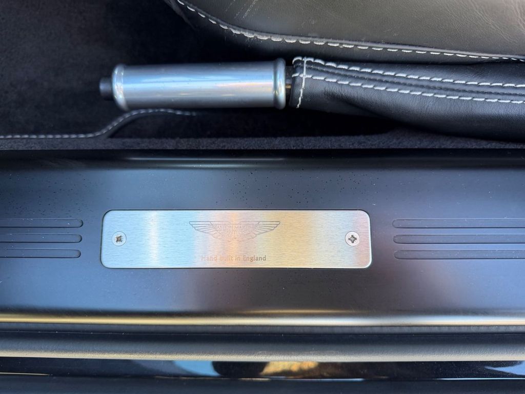 Aston Martin V8 Vantage 2015