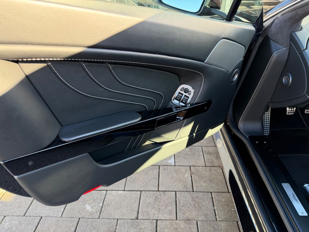 Aston Martin V8 Vantage 2015