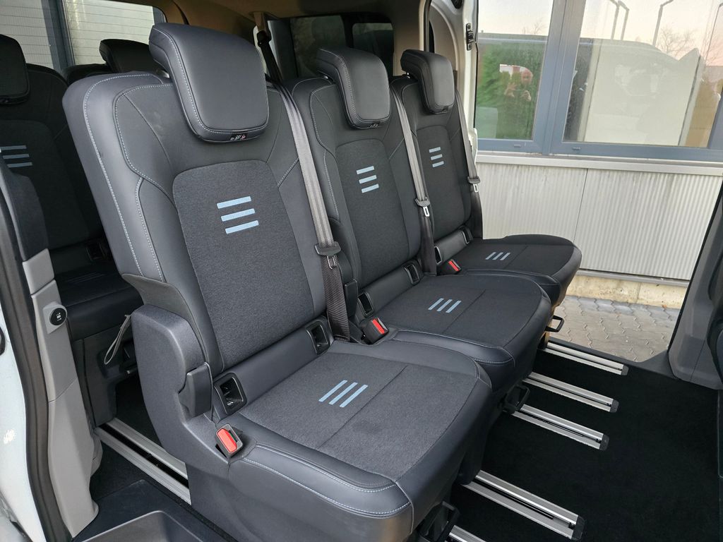 Ford Tourneo Custom 2025