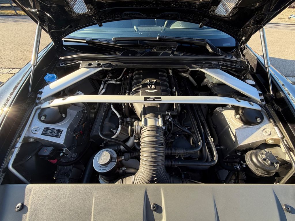 Aston Martin V8 Vantage 2015
