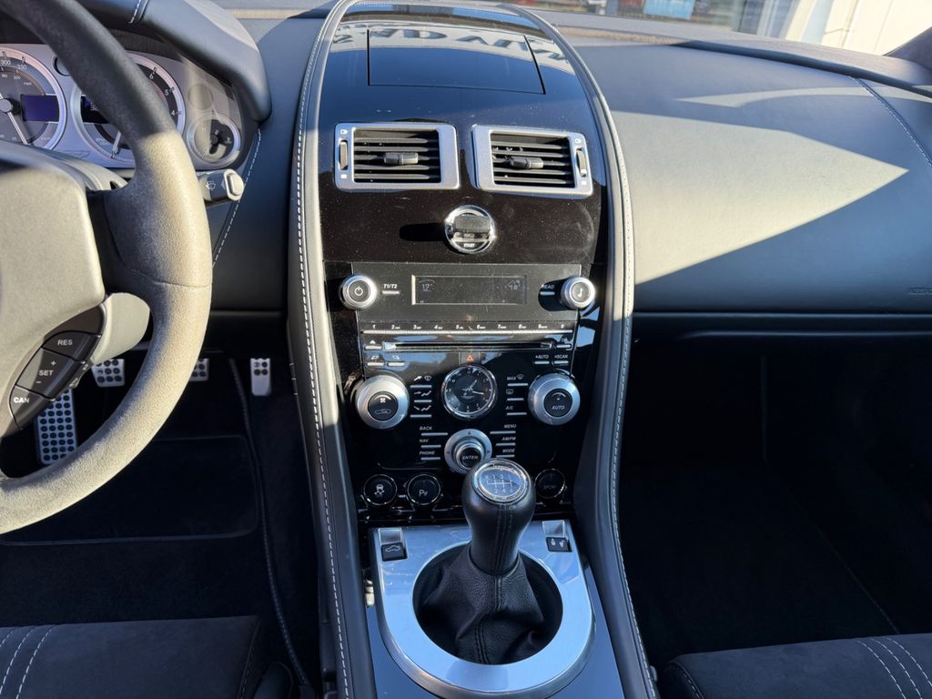 Aston Martin V8 Vantage 2015