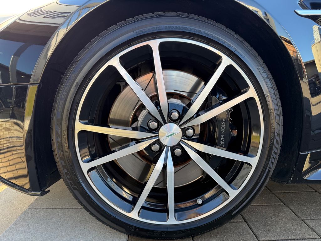 Aston Martin V8 Vantage 2015