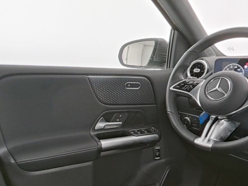 Mercedes-Benz B 180 2025