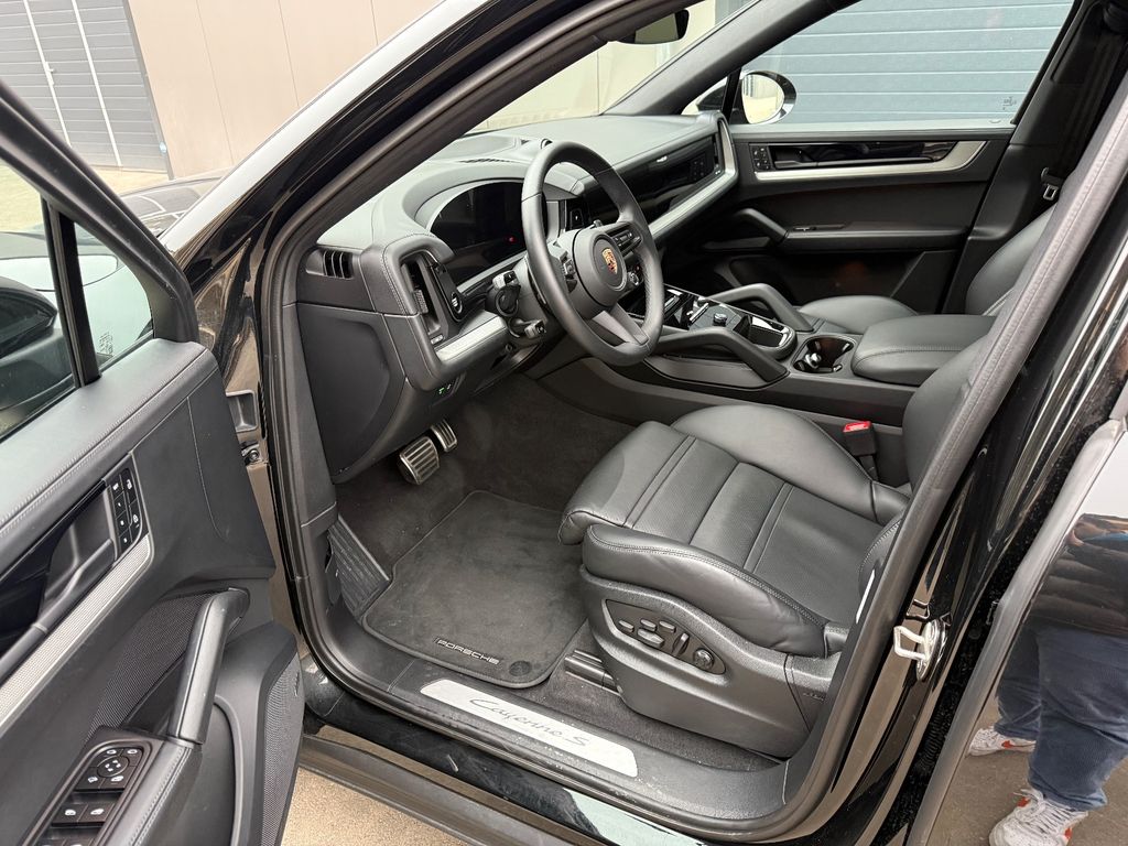 Porsche Cayenne 2025