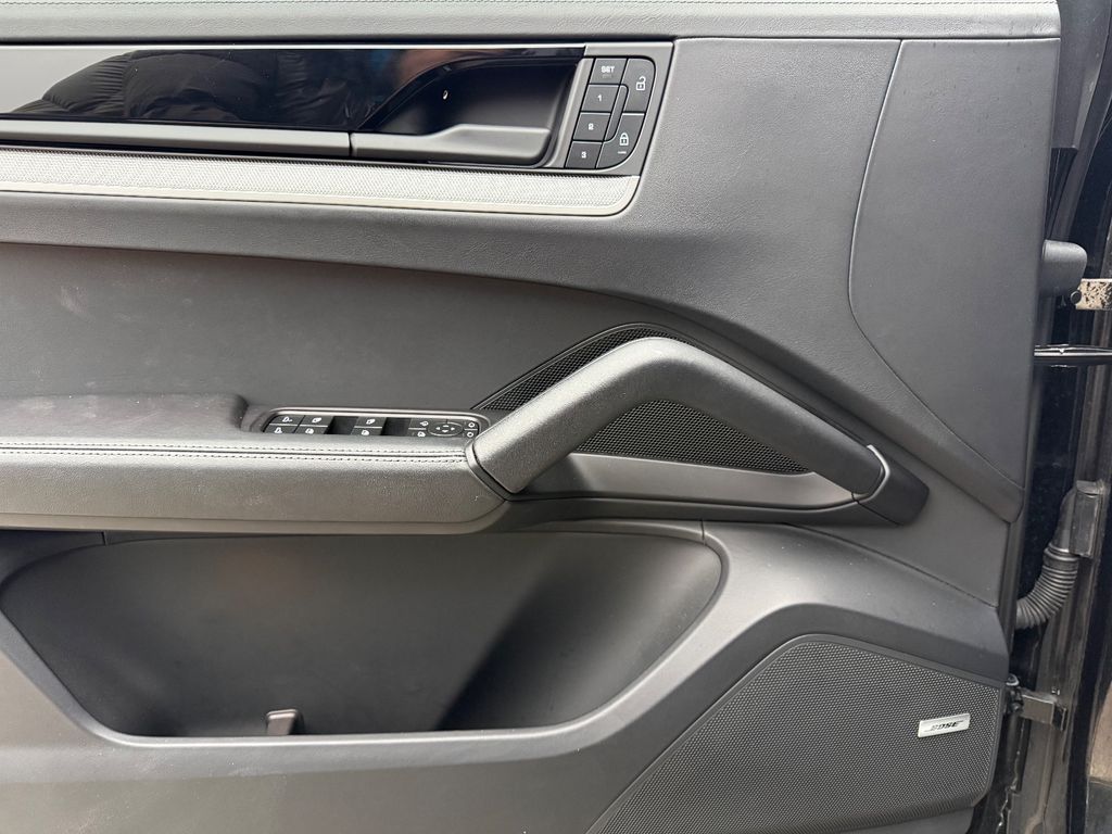 Porsche Cayenne 2025