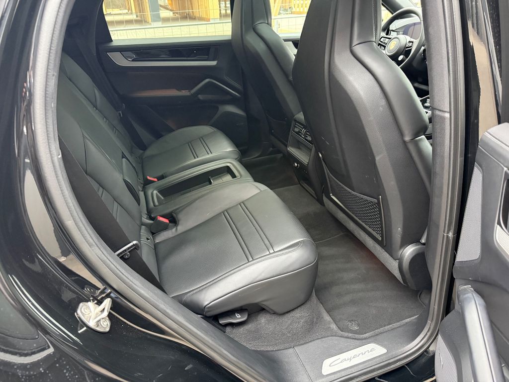 Porsche Cayenne 2025