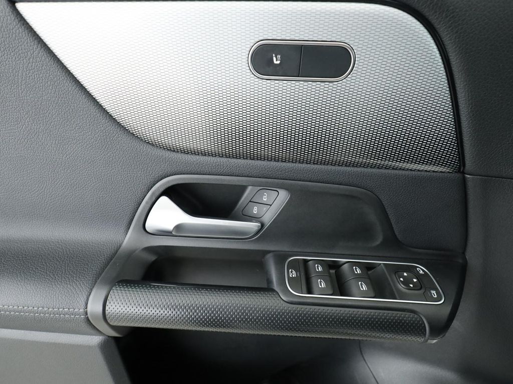 Mercedes-Benz B 180 2022