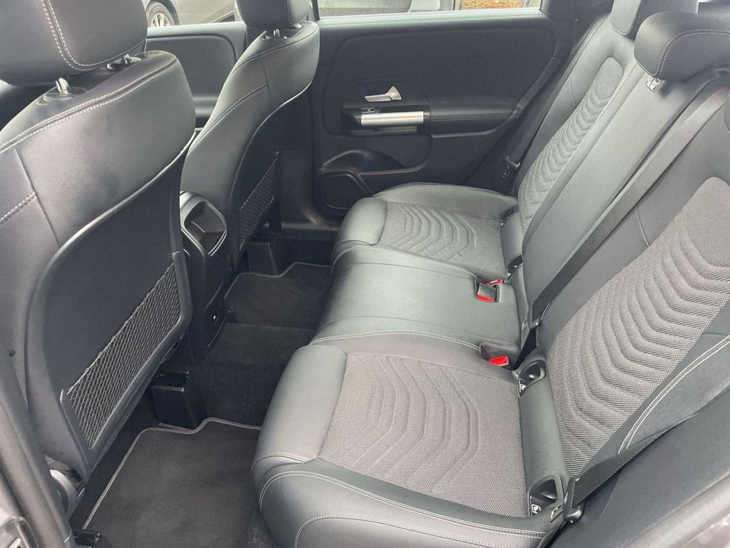 Mercedes-Benz B 200 2024