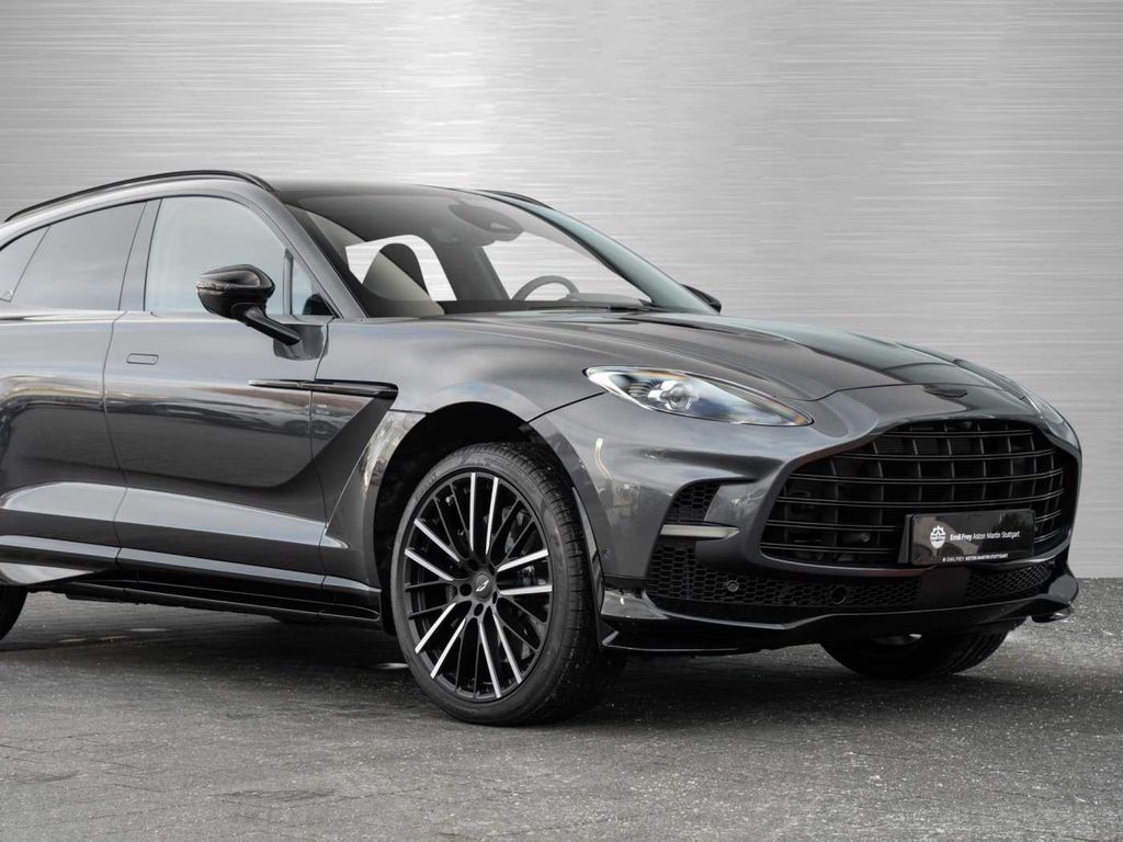 Aston Martin DBX 2025