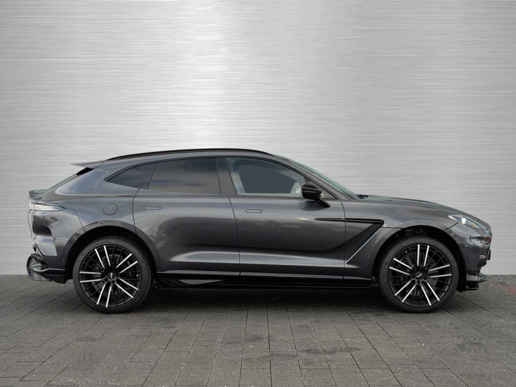Aston Martin DBX 2025