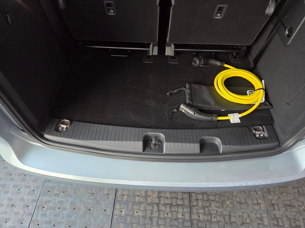 Ford Grand Tourneo 2025