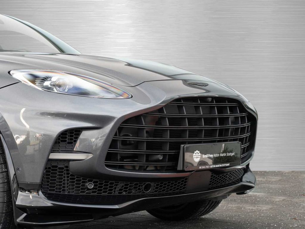 Aston Martin DBX 2025