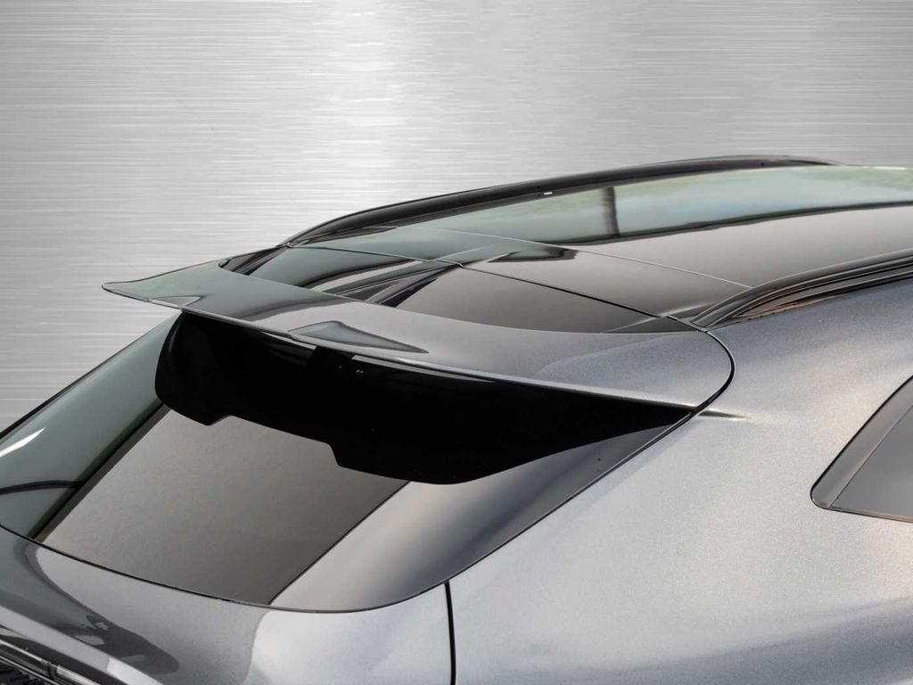 Aston Martin DBX 2025