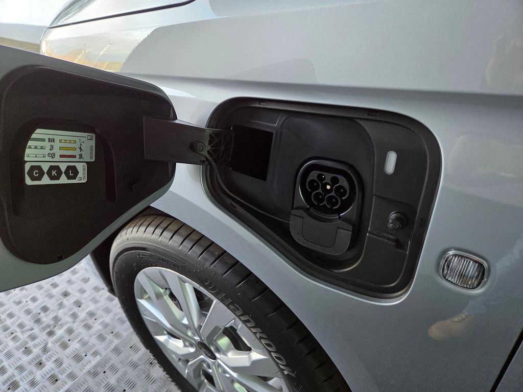 Ford Grand Tourneo 2025