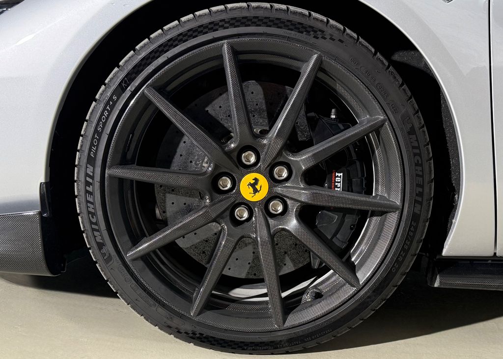 Ferrari 296 GTS 2023