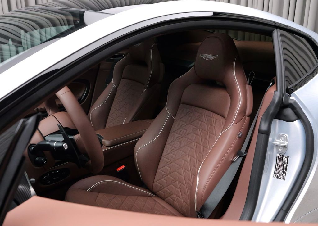 Aston Martin Vanquish 2024