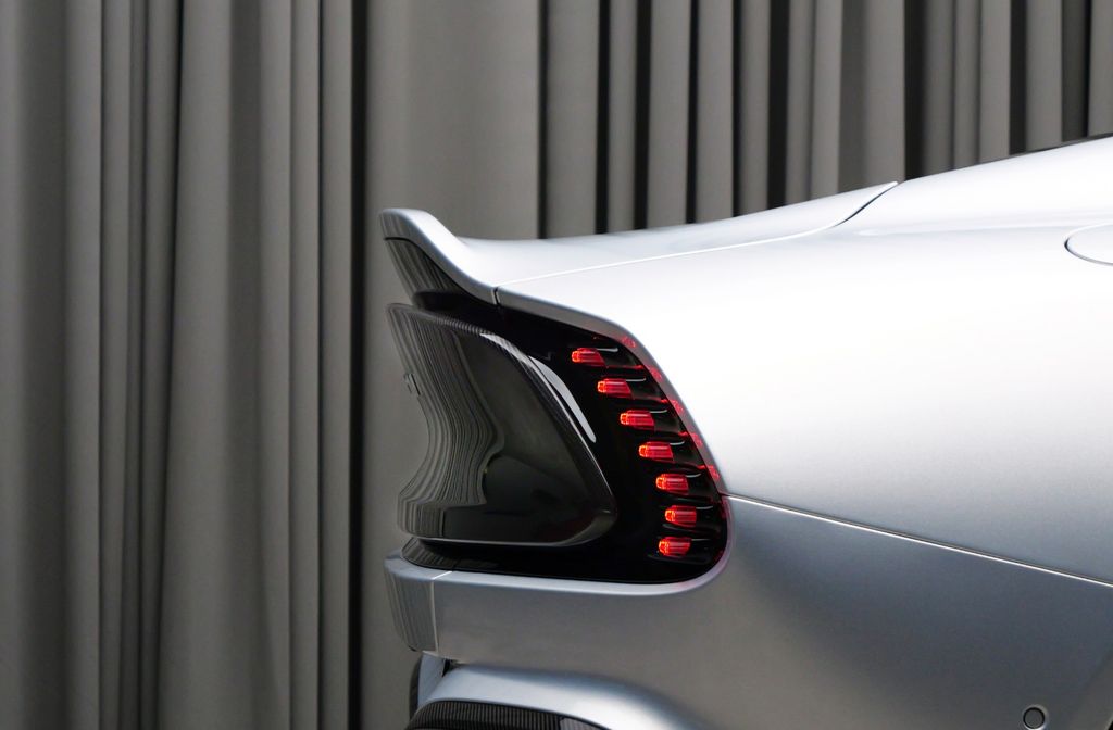 Aston Martin Vanquish 2024