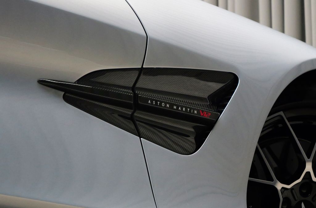 Aston Martin Vanquish 2024