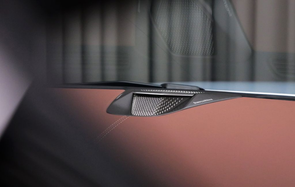 Aston Martin Vanquish 2024