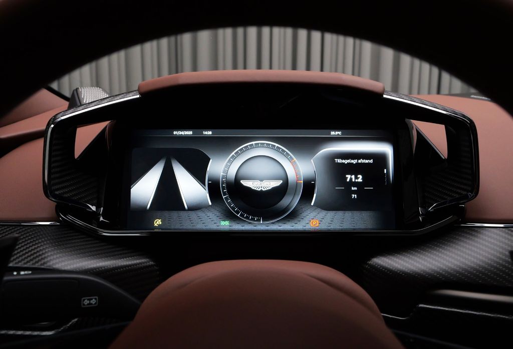 Aston Martin Vanquish 2024