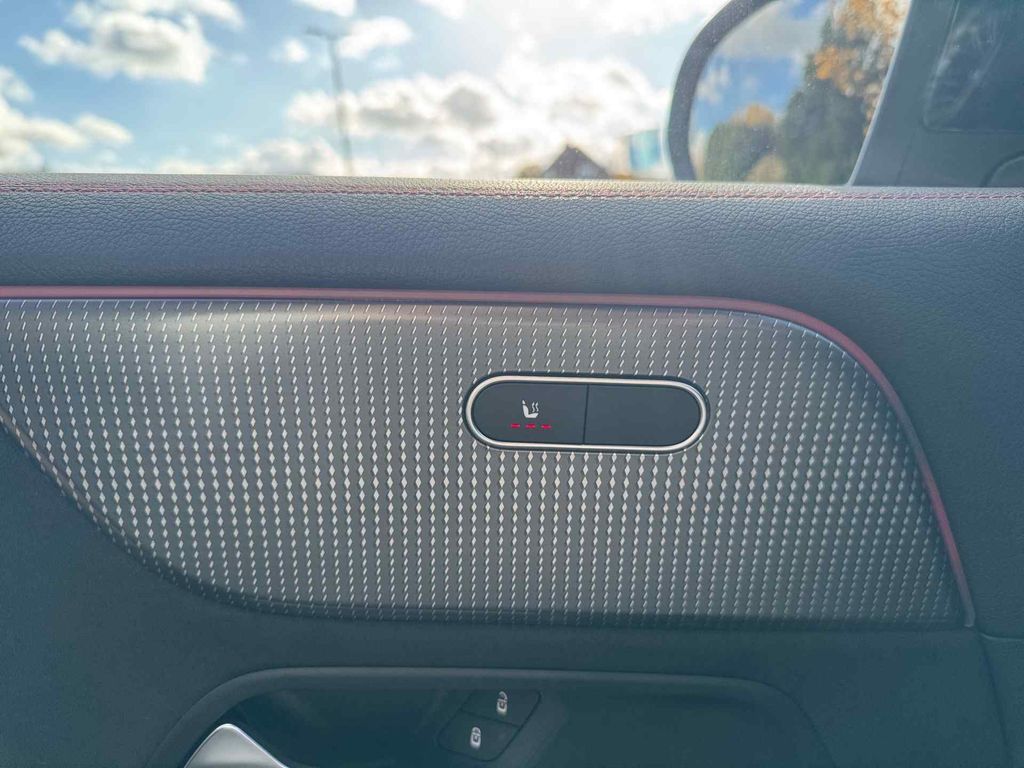 Mercedes-Benz EQB 2023