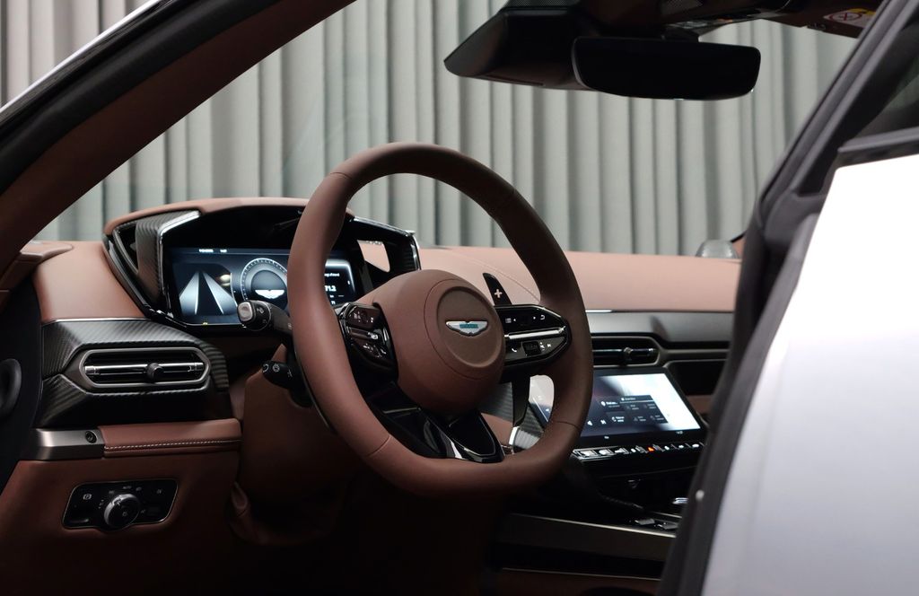 Aston Martin Vanquish 2024