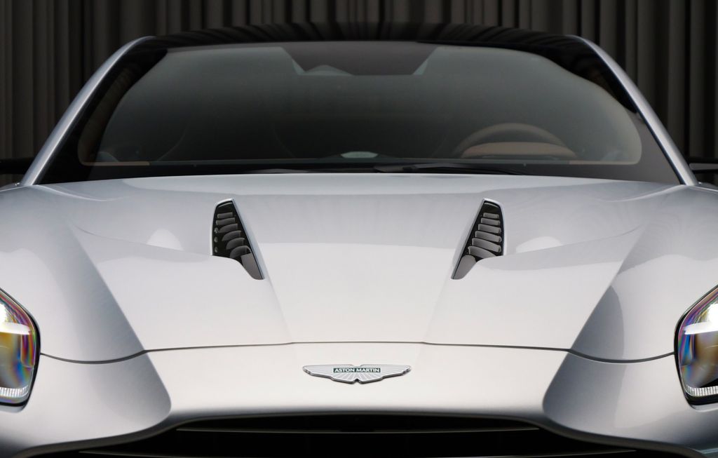 Aston Martin Vanquish 2024