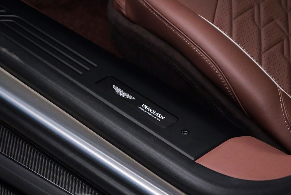 Aston Martin Vanquish 2024