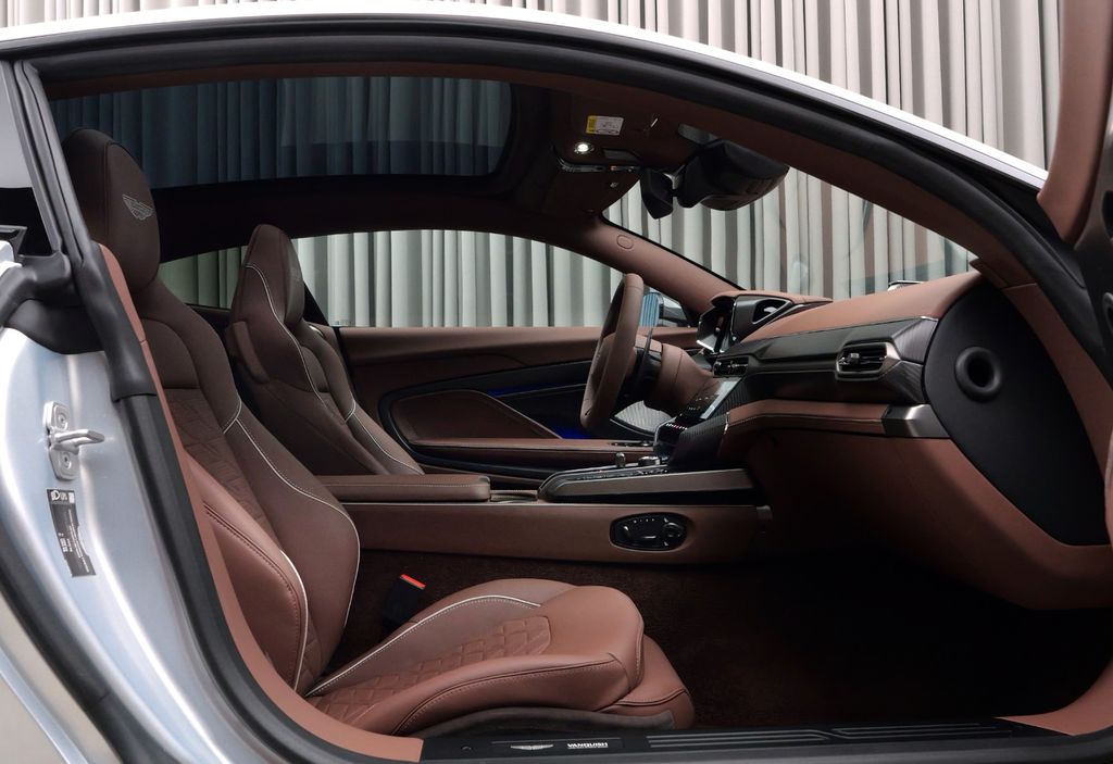 Aston Martin Vanquish 2024