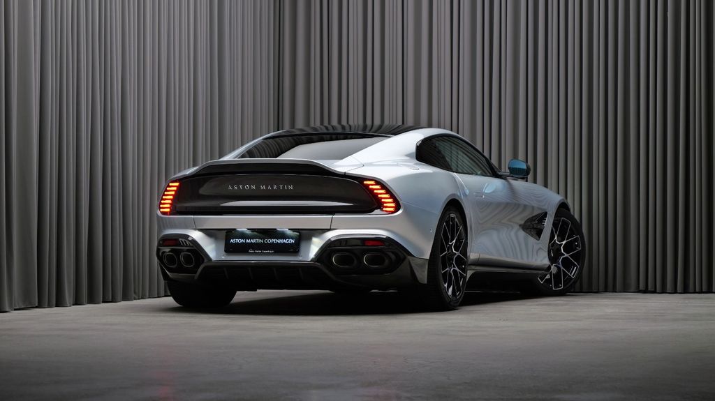 Aston Martin Vanquish 2024
