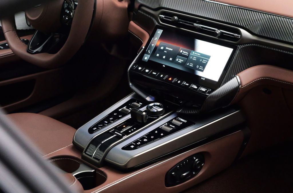 Aston Martin Vanquish 2024