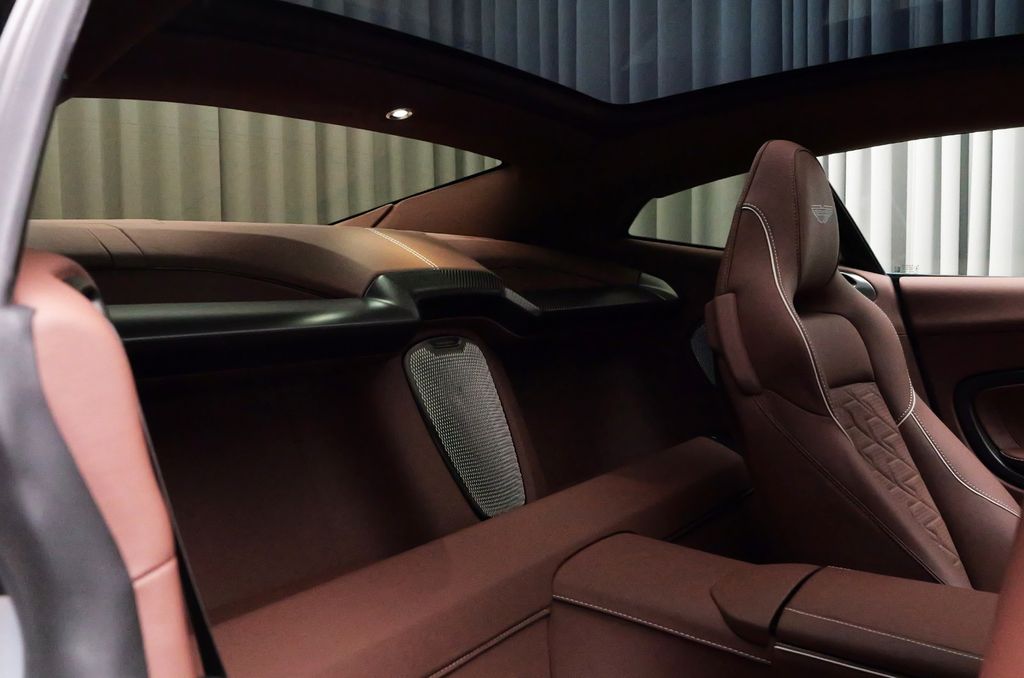 Aston Martin Vanquish 2024