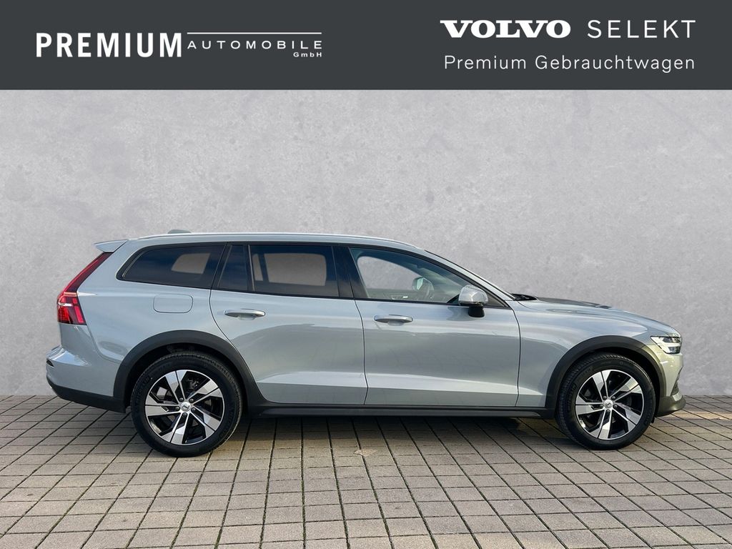 Volvo V60 Cross Country 2023