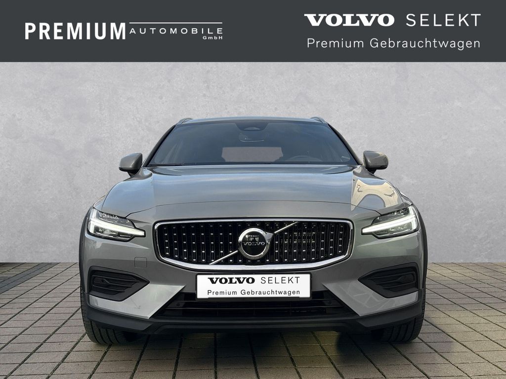Volvo V60 Cross Country 2023
