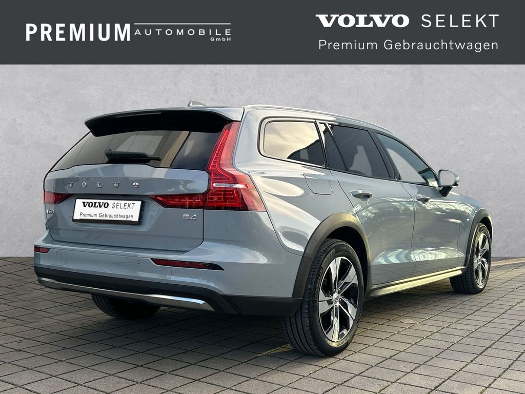 Volvo V60 Cross Country 2023