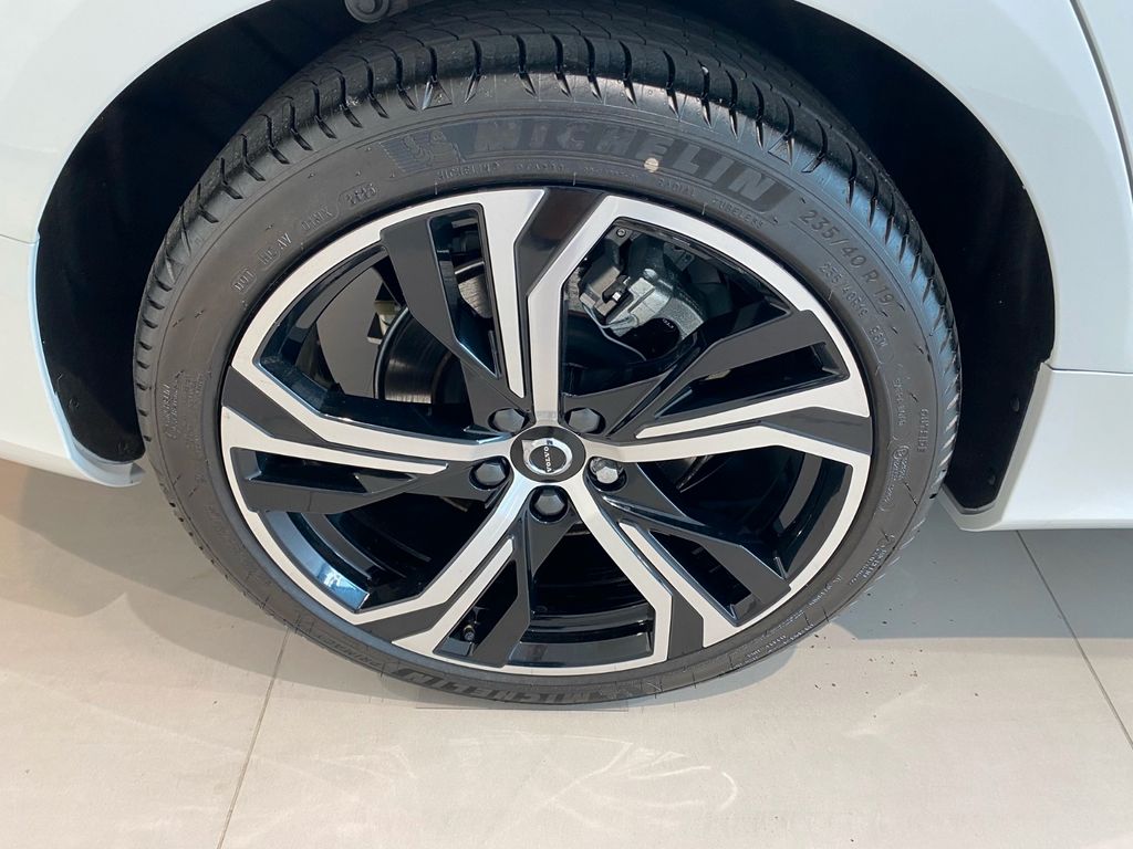 Volvo V60 2024