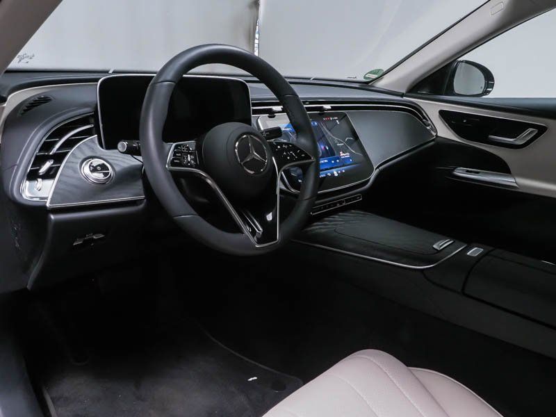 Mercedes-Benz E 300 2025