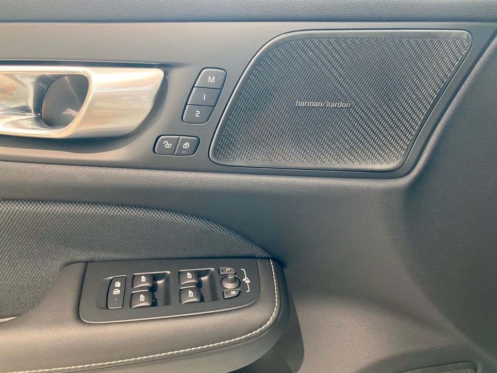 Volvo V60 2024