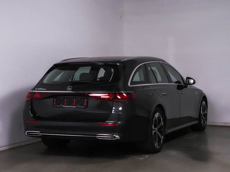 Mercedes-Benz E 300 2025
