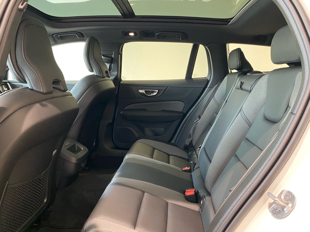 Volvo V60 2024