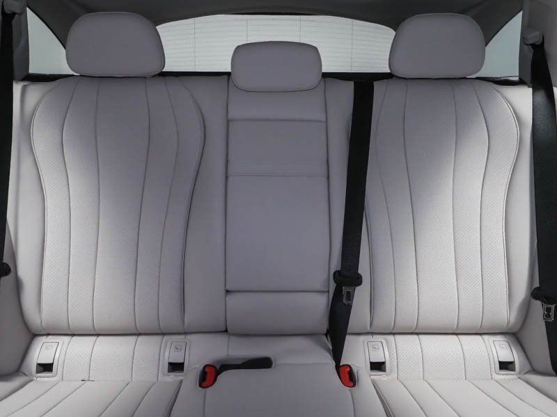 Mercedes-Benz E 300 2025